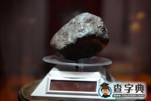 男子買33噸“隕石”求婚 有輻射？2