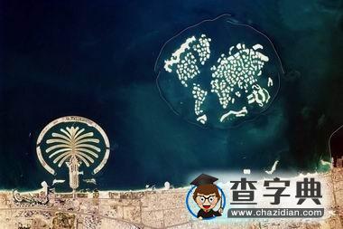 宇航員用手持照相機(jī)拍攝地面1