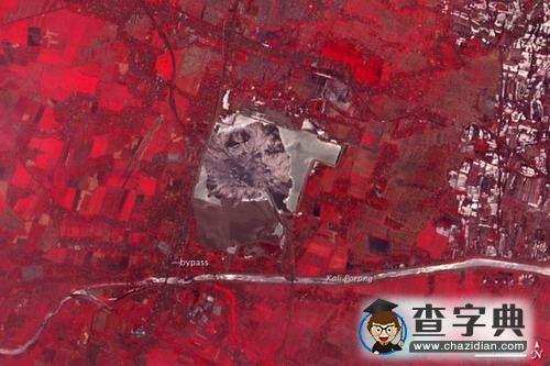 衛(wèi)星捕捉到世界最大泥火山噴射泥漿1