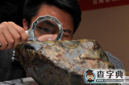 男子買33噸“隕石”求婚 有輻射？1