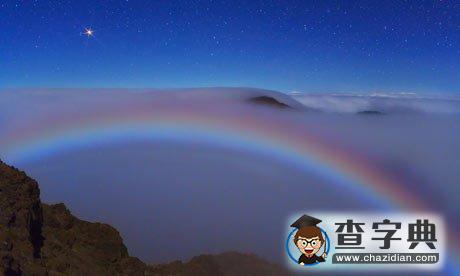 夏威夷火山口上拍到“月亮彩虹”1
