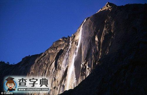 加州拍攝到“火瀑布”奇景2