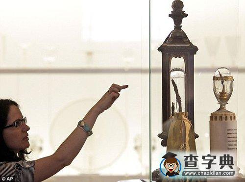博物館展出伽利略兩根遭竊的手指1
