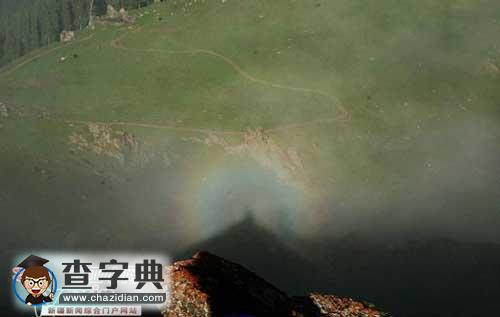 新疆天山天池半小時(shí)內(nèi)出現(xiàn)4次“佛光”奇觀2