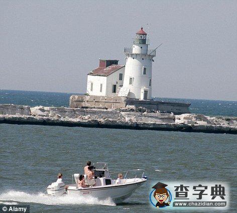美燈塔遭冰層覆蓋似一座中世紀(jì)古堡2