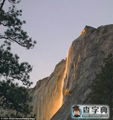 約塞米蒂國(guó)家公園現(xiàn)火瀑布奇景2