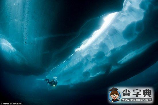 瑞士攝影師冒險(xiǎn)揭秘冰下冰川夢幻冰晶迷宮3