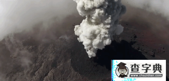 無人機(jī)拍攝危地馬拉火山噴發(fā)：每小時(shí)噴發(fā)數(shù)次2