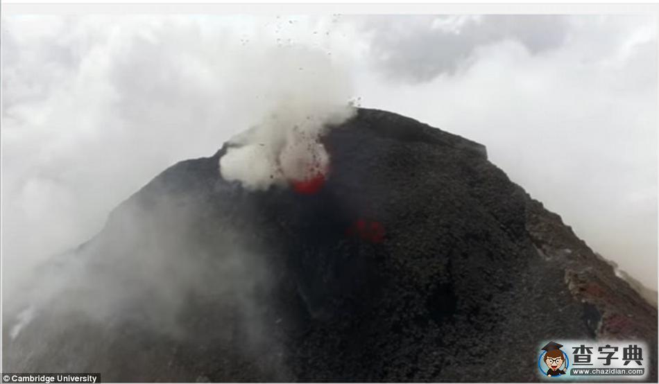 無人機(jī)拍攝危地馬拉火山噴發(fā)：每小時(shí)噴發(fā)數(shù)次7