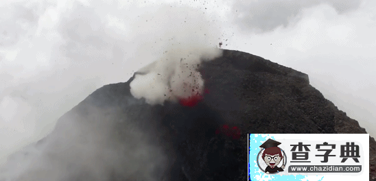 無人機(jī)拍攝危地馬拉火山噴發(fā)：每小時(shí)噴發(fā)數(shù)次1