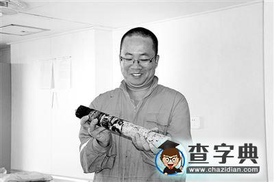 “海洋六號”于深海喜獲“白加黑”巖芯樣品1