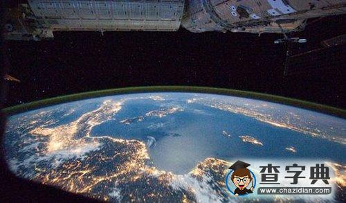 解析神秘地球黃綠色外套 美麗氣輝與極光媲美1