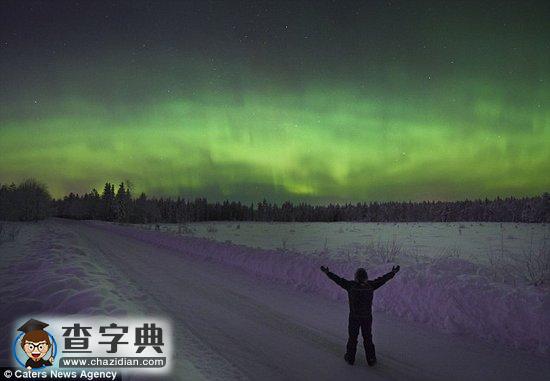 攝影師拍合成全景圖像 綠色光環(huán)環(huán)繞星球(圖)2