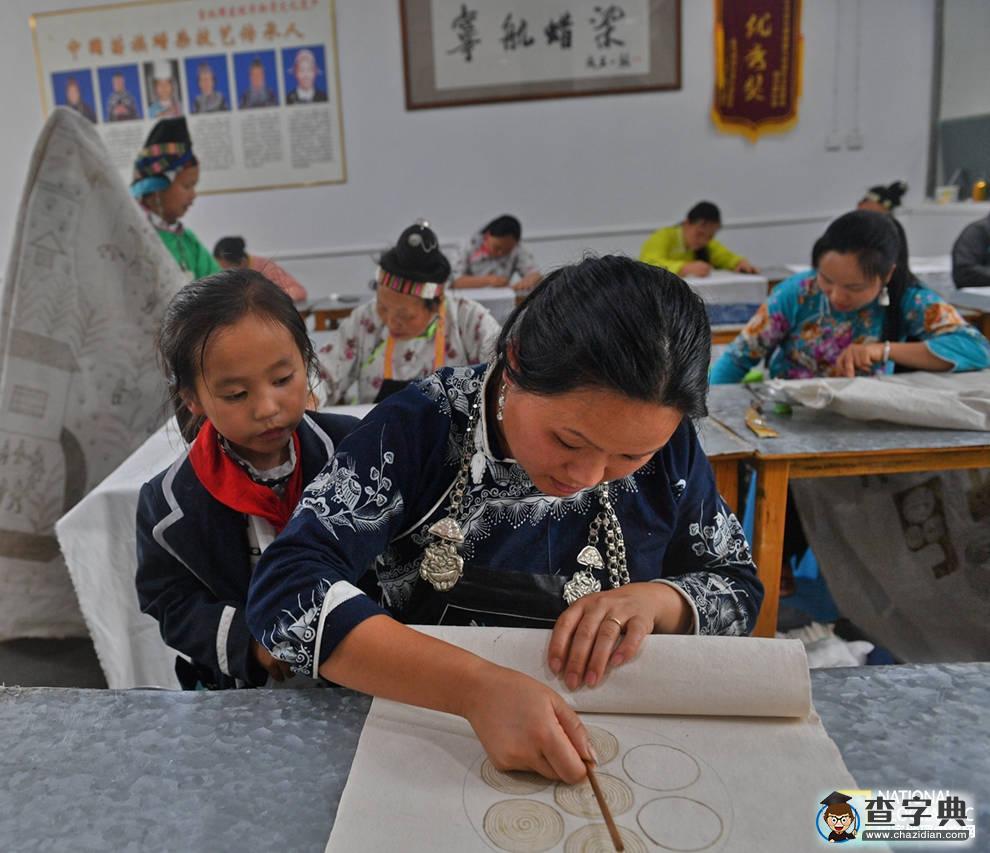 來到貴州的丹寨我才頓悟，這“東方第一染”簡(jiǎn)直就是畫在布上的史詩啊！19