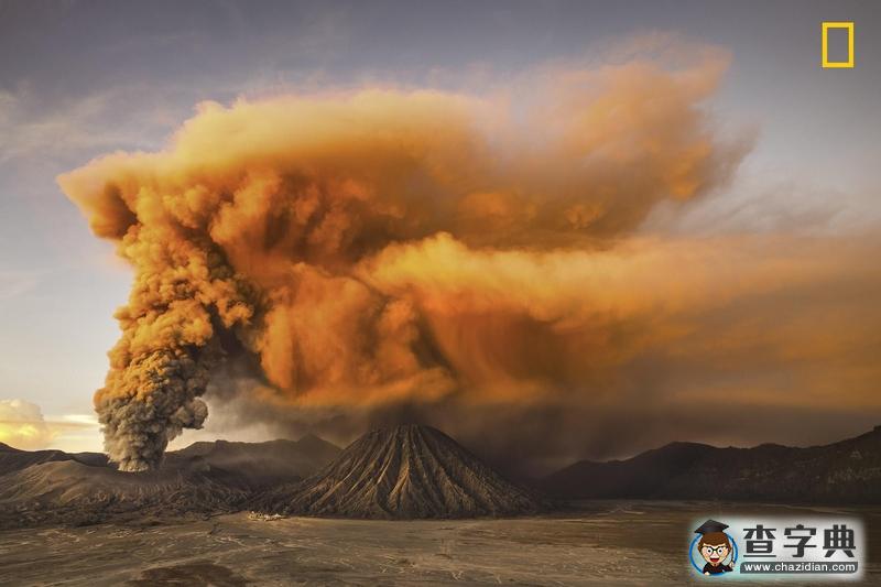 國(guó)家地理旅行者攝影大賽展世界奇景:閃電擊中噴發(fā)火山8