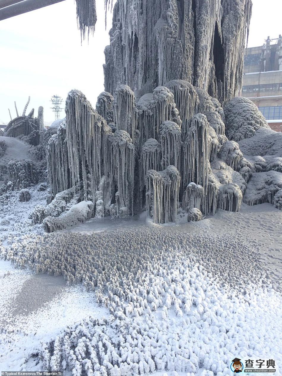 西伯利亞小鎮(zhèn)天降黑雪 居民稱仿佛生活在地獄2