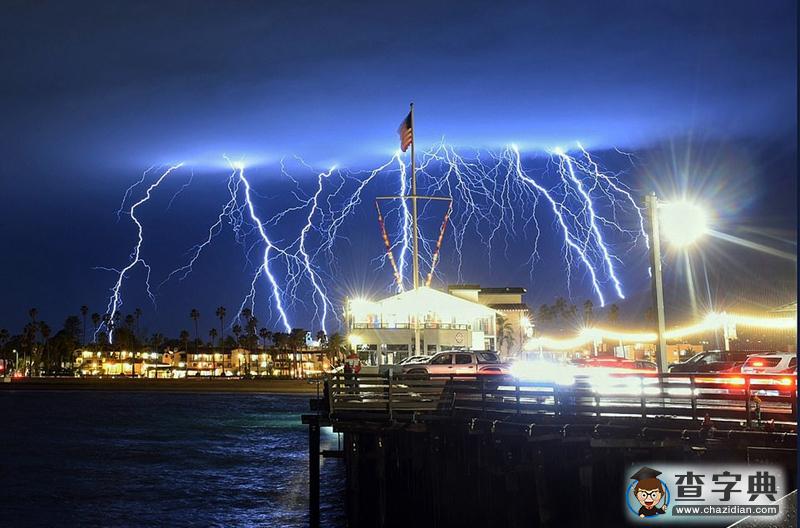 美國加州夜空被上千道閃電撕破 震撼壯觀1