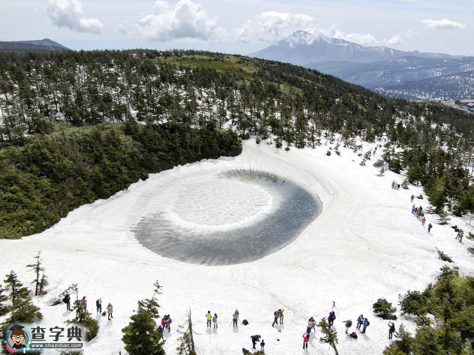 奇妙！伴隨 積雪融化 日本八幡平再現(xiàn)“龍眼”奇景5