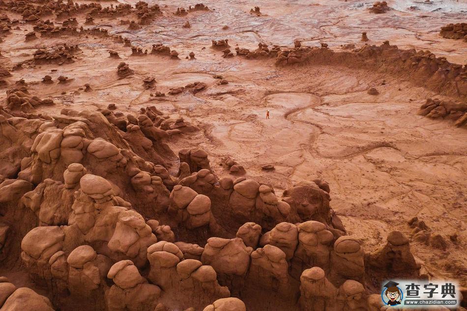 大自然的另類美！航拍美國(guó)西部荒蕪?fù)恋?仿佛取景火星表面4