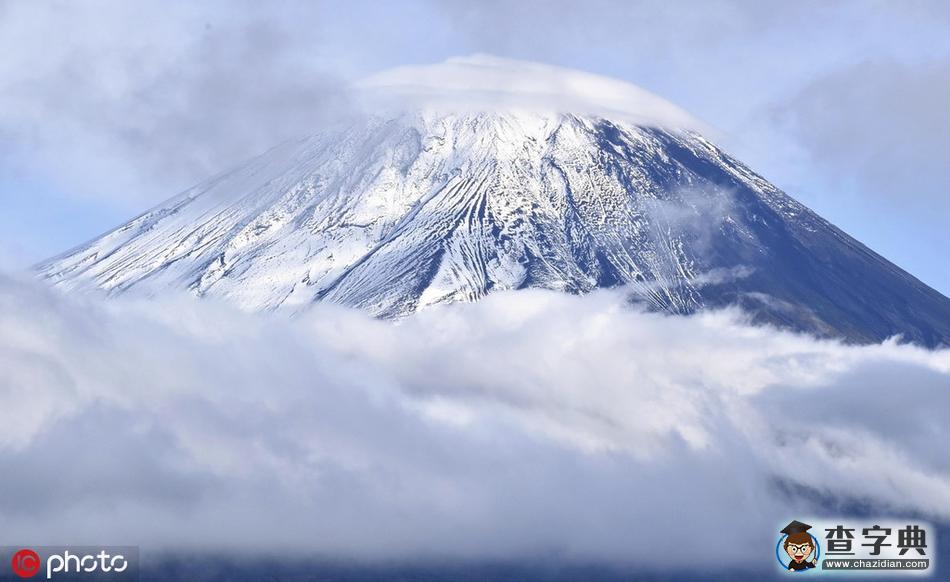 日本富士山觀測到“初冠雪” 銀裝素裹如仙境1