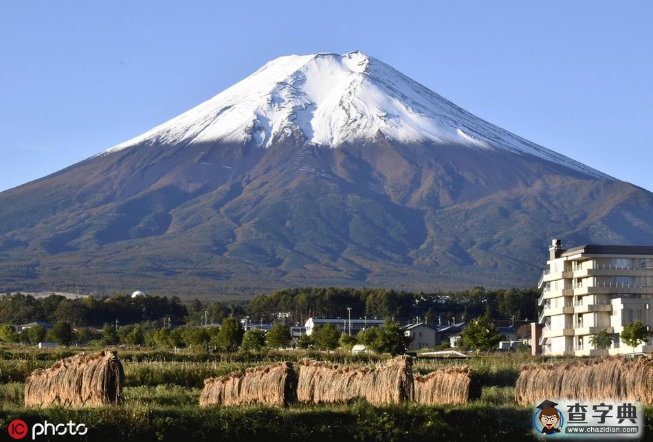 日本富士山觀測到“初冠雪” 銀裝素裹如仙境3