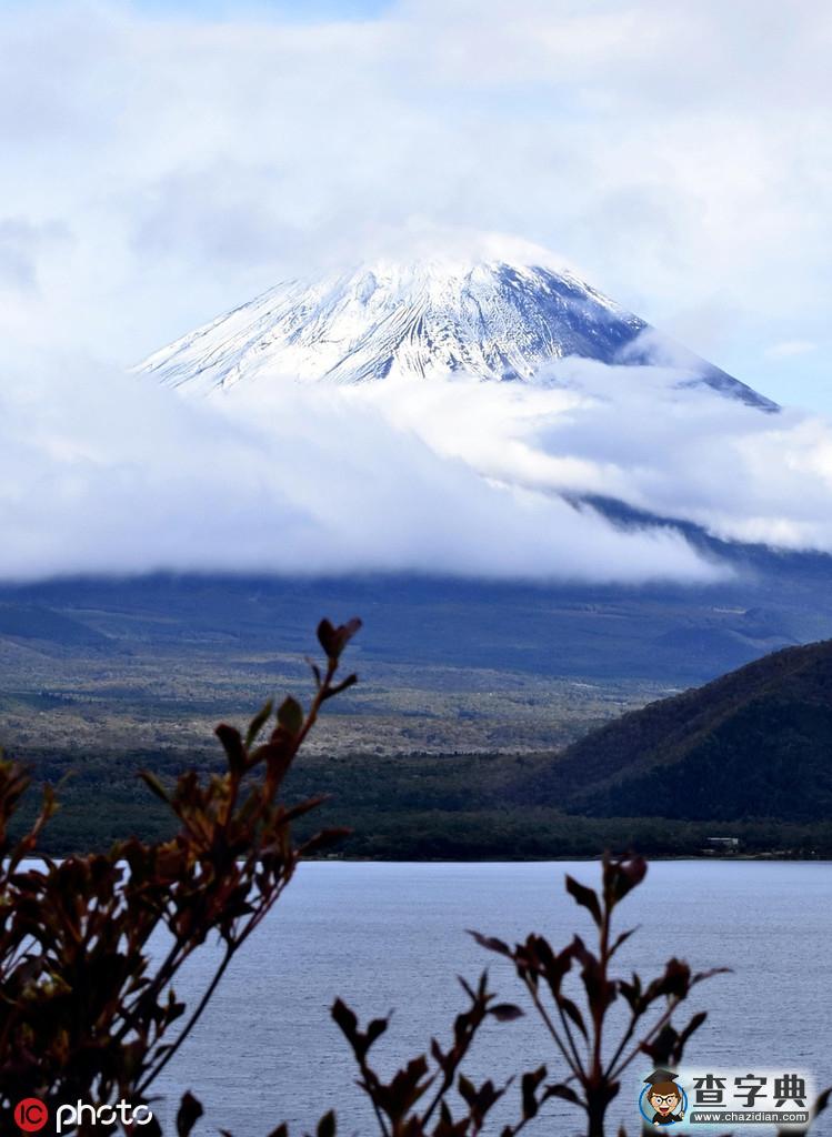日本富士山觀測到“初冠雪” 銀裝素裹如仙境2