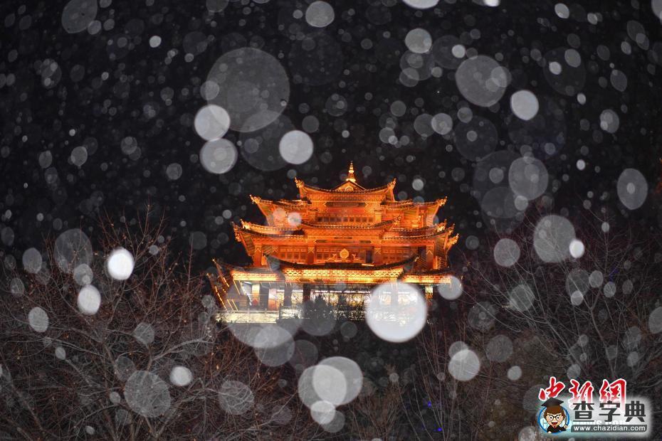 香格里拉迎降雪 古城夜景美如畫1