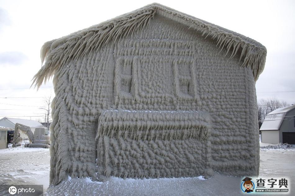 風(fēng)雪與巨浪合體 美國胡佛海灘變“冰封仙境”4