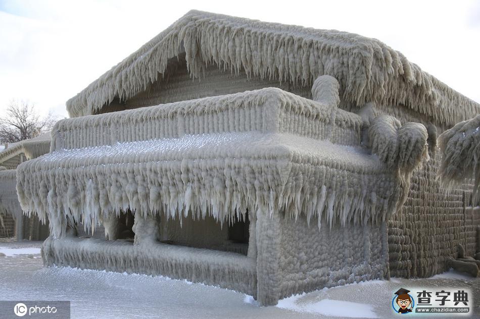風(fēng)雪與巨浪合體 美國胡佛海灘變“冰封仙境”3