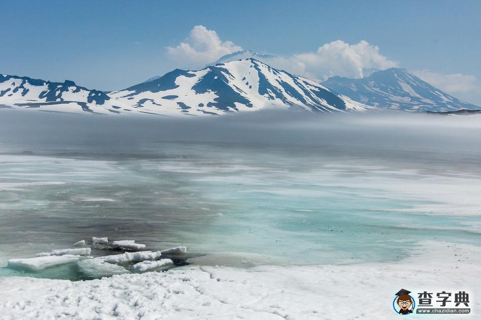 俄勘察加半島冰與火之歌：融雪形成火山冰湖景象奇特13