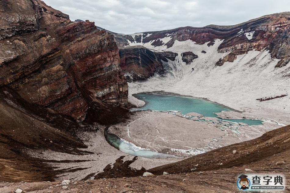 俄勘察加半島冰與火之歌：融雪形成火山冰湖景象奇特4