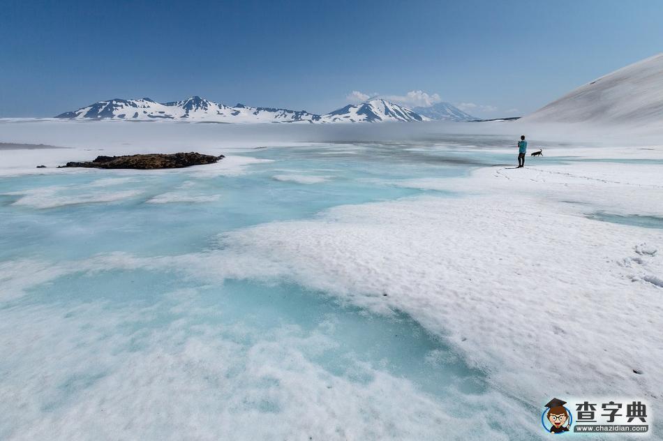 俄勘察加半島冰與火之歌：融雪形成火山冰湖景象奇特7