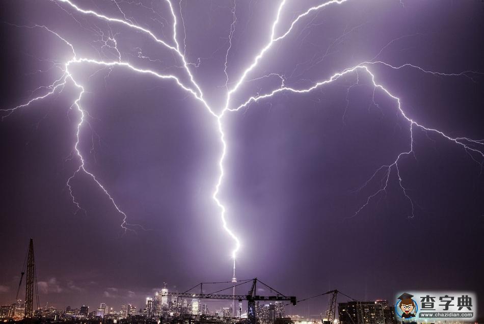 堪比大片！各國(guó)地標(biāo)遭閃電擊中震撼畫面4