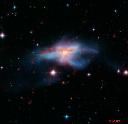美望遠(yuǎn)鏡拍到兩個(gè)將互相碰撞的星系(圖)