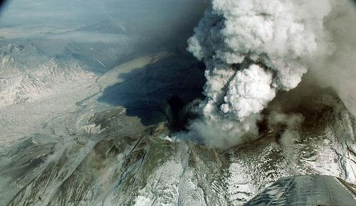 組圖：美國阿拉斯加再次發(fā)生火山噴發(fā)