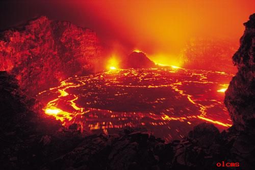攝影師拍到世界最活躍火山爆發(fā)奇觀(組圖)