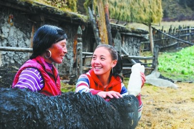 探訪百年藏寨:原生態(tài)和現(xiàn)代生活的碰撞