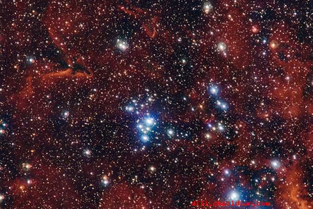 歐洲南方天文臺拍攝三色星團(tuán)慶祝美獨(dú)立日