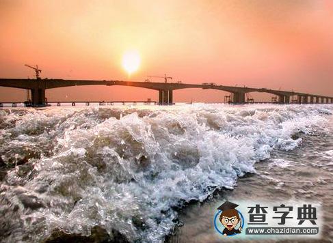 錢(qián)塘涌潮的主要形成原因 涌潮的壯觀景象 1